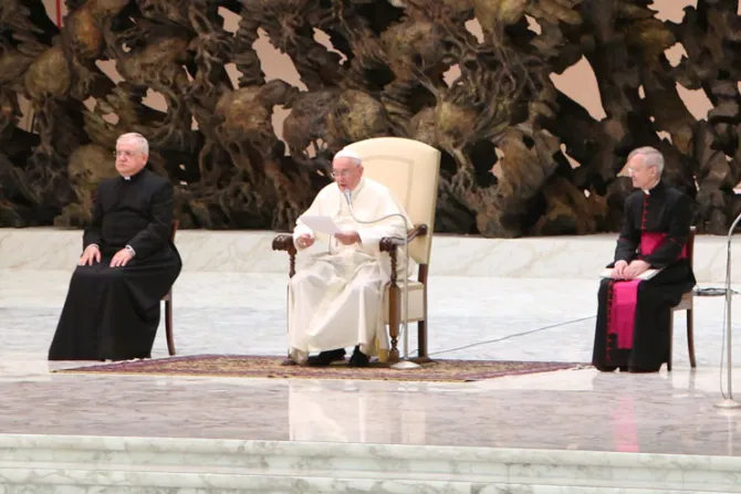 El Papa Francisco recibe a representante de cartoneros y recicladores argentinos