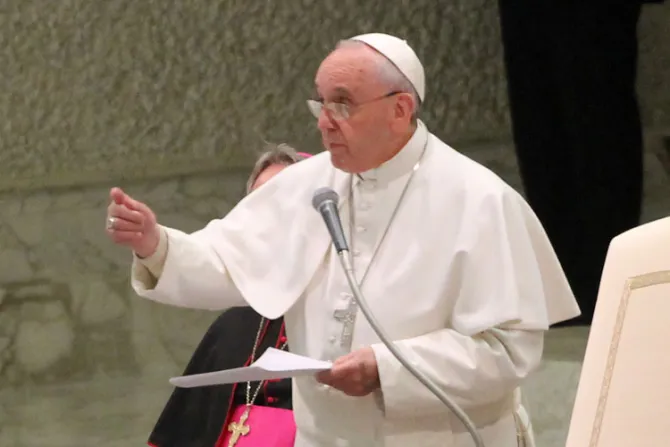 Cuando el dinero es un ídolo arruina y condena al hombre, advierte el Papa Francisco