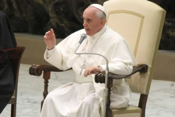 Papa Francisco anima a luchar contra las nuevas pobrezas