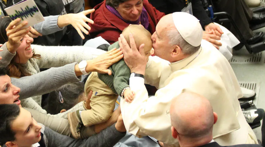 Papa Francisco en encuentro con personas autistas. Foto: Petrik Bohumil / ACI Prensa