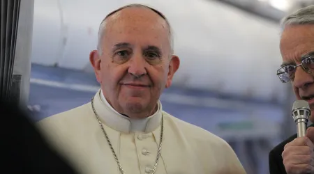 Papa Francisco advierte riesgos de “matrimonio en apuro” cuando la novia está embarazada