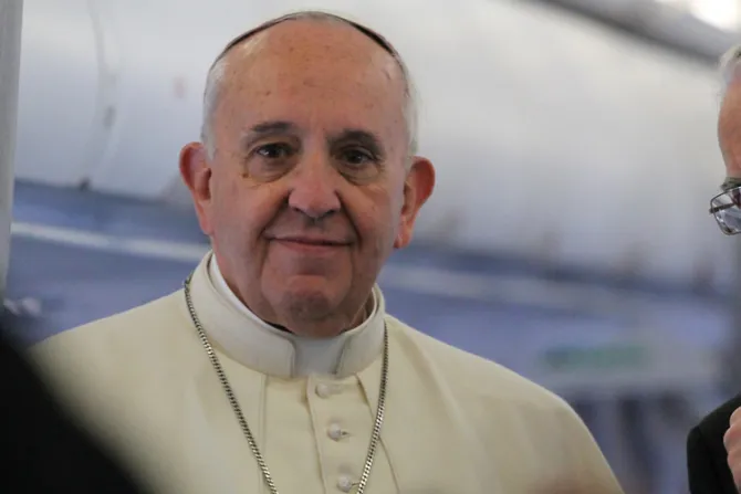 Papa Francisco advierte riesgos de “matrimonio en apuro” cuando la novia está embarazada