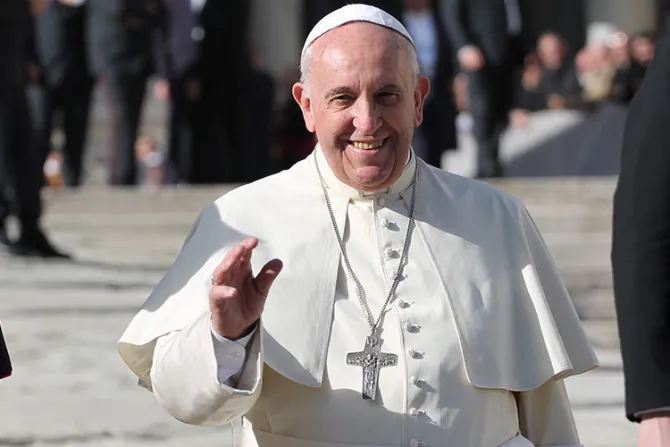 ¿Quieres felicitar al Papa Francisco por su cumpleaños 80? Aquí te decimos cómo hacerlo