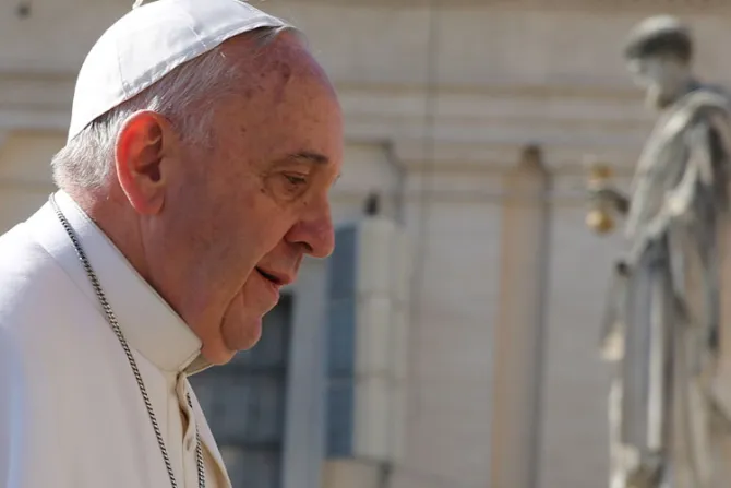 El único párroco católico en Lesbos explica visita del Papa Francisco