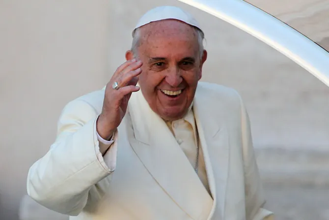 El chiste sobre una chismosa que el Papa contó a los jóvenes