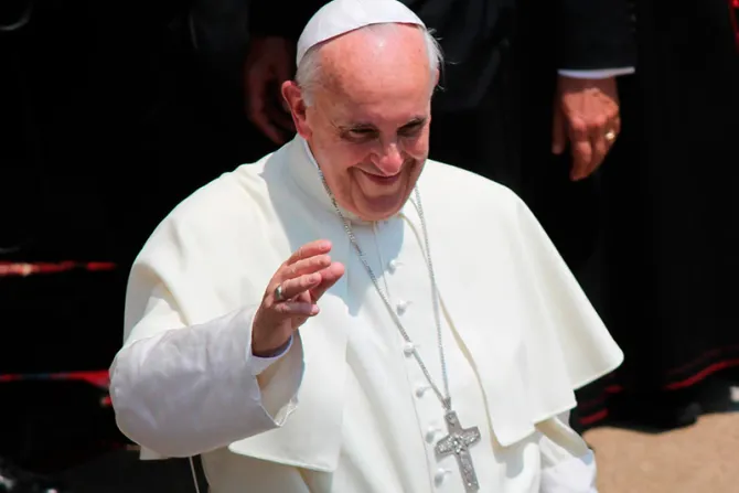 El Papa envía “un gran saludo a las madres” en su día