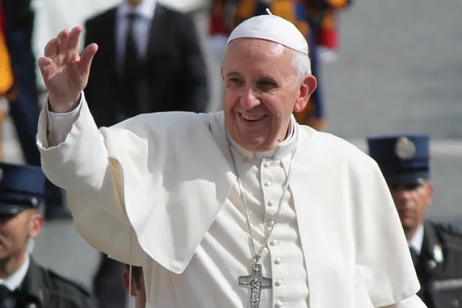 El Papa alienta a alcaldes a estar en medio de su pueblo y trabajar por la paz y la unidad