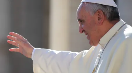 Misión de la escuela es desarrollar el sentido de lo verdadero, del bien y lo bello, dice el Papa