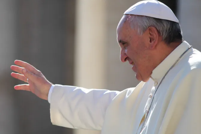Misión de la escuela es desarrollar el sentido de lo verdadero, del bien y lo bello, dice el Papa