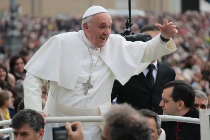 Dios no nos olvida y nos devuelve la dignidad, dice el Papa a presos