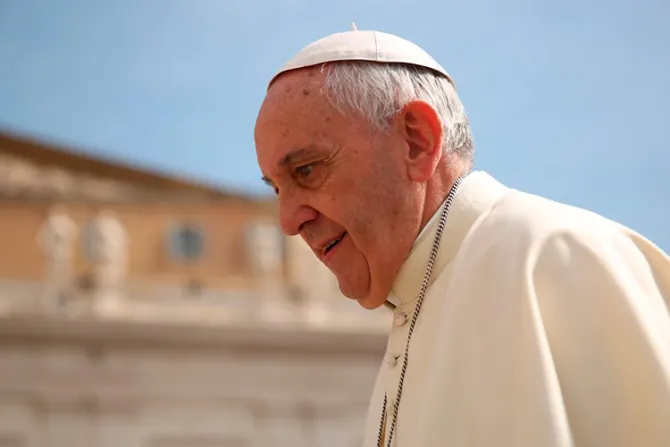 Papa Francisco expresa su dolor por los cien muertos a causa de una explosión en Ghana