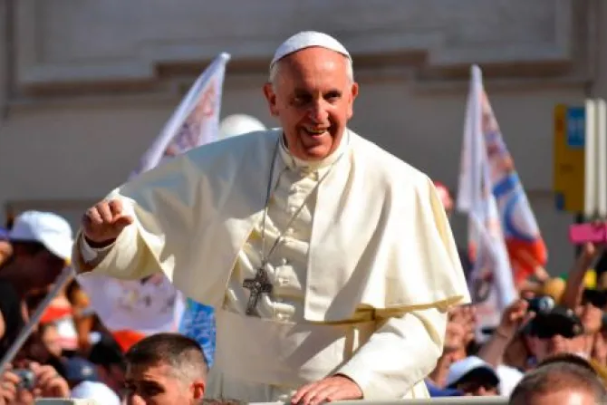 La Iglesia es una barca que debe afrontar la tormenta y es salvada por la fe, dice el Papa