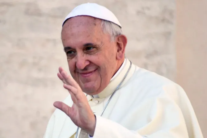 Papa Francisco expresa apoyo a agentes sanitarios que combaten ébola en Sierra Leona y Liberia