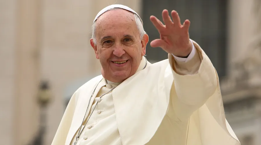 Presos de cárcel italiana reciben regalo del Papa Francisco