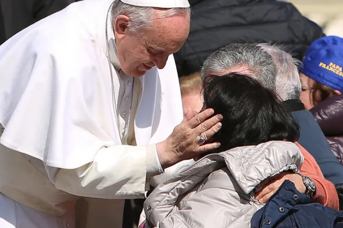 Realicemos pequeños gestos cotidianos de amor al prójimo, alienta el Papa Francisco
