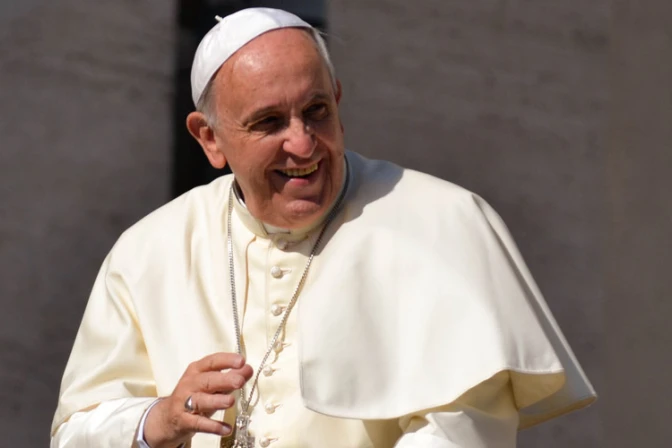 El amor por Dios y por el prójimo son dos caras de una misma medalla, dice el Papa Francisco