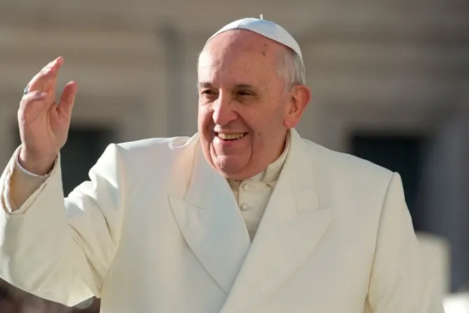 El Papa saluda a mujeres víctimas de violencia y prostitución antes de viajar a África