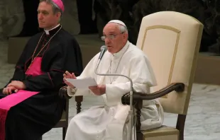 El Papa Francisco en el Aula Pablo VI / Foto: Lauren Cater (ACI Prensa) 