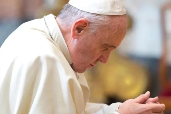 Papa Francisco reza por víctimas del accidente en región italiana de Campania