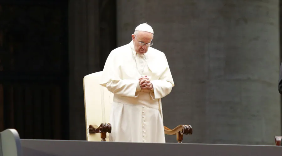 El Papa Francisco durante un acto de oración en el Vaticano. Foto: ACI Prensa?w=200&h=150