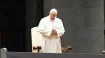 El Papa Francisco durante un acto de oración en el Vaticano. Foto: ACI Prensa