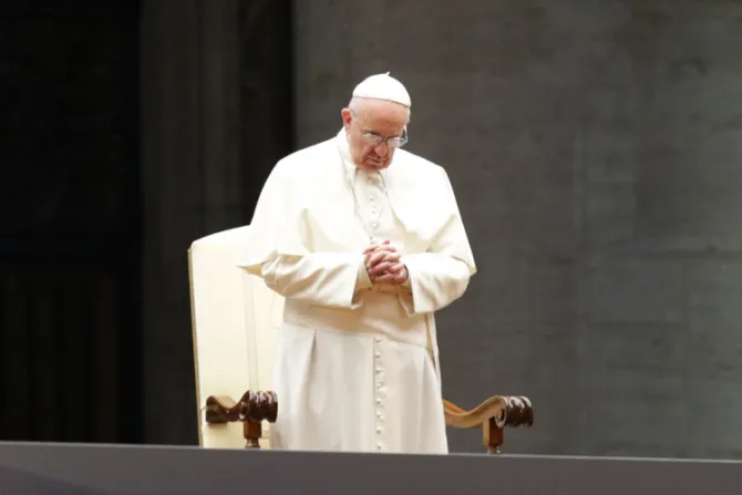 El Papa Francisco pide en Twitter que el terrorismo no encuentre lugar en el mundo