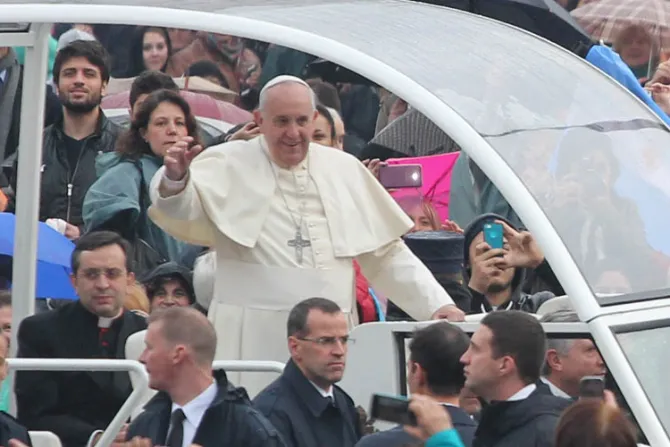 Sean fuertes y aférrense a la Iglesia, alienta Papa Francisco a cristianos de Irak y Siria
