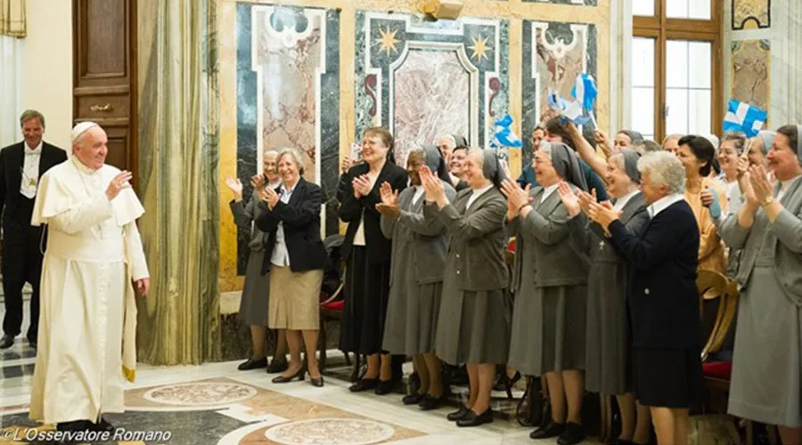 Papa Francisco en encuentro con religiosas salesianas. Foto: L'Osservatore Romano?w=200&h=150