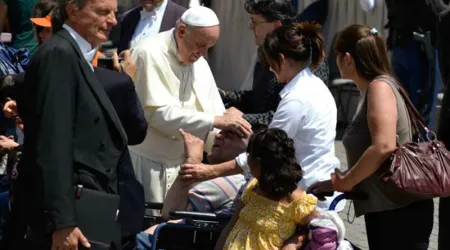 En la enfermedad también experimentamos la ternura del amor de Dios, afirma el Papa Francisco