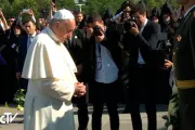 El Papa Francisco reza en el Memorial del genocidio armenio
