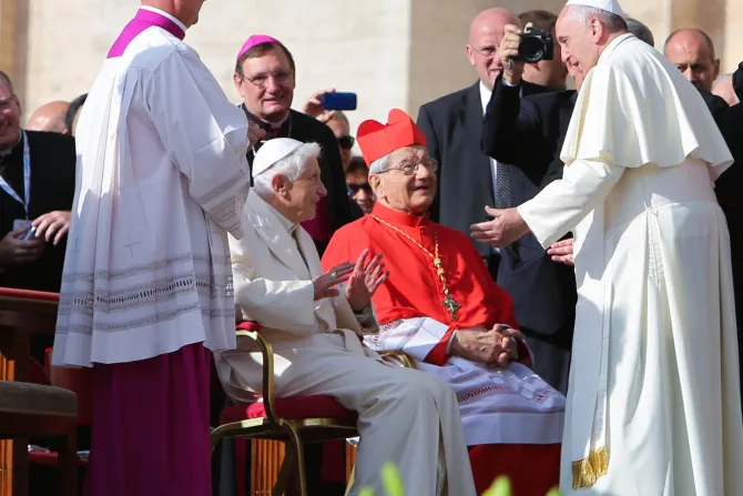 Benedicto XVI participó en encuentro del Papa Francisco con los ancianos en el Vaticano