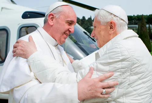 Papa Francisco y el Obispo Emérito de Roma, Benedicto XVI