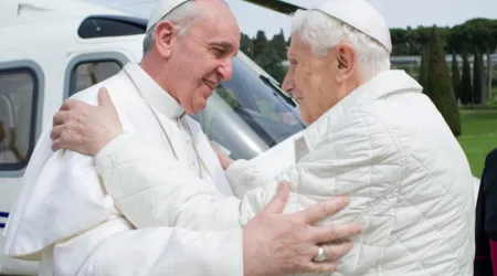 Papa Francisco y Benedicto XVI: Un abrazo que cumple dos años