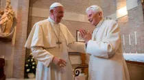 El Papa Francisco y Benedicto XVI. Foto: L'Osservatore Romano