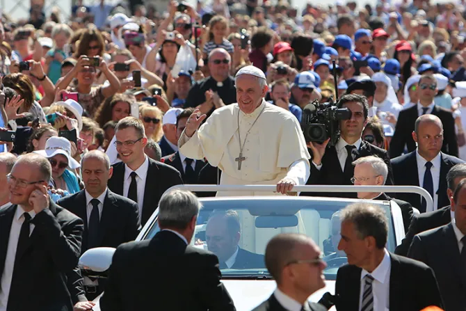 Anunciar el Evangelio es tarea de todos y no solo de “profesionales”, dice Papa Francisco