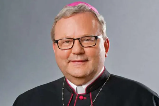Obispo alemán propone dar bendición católica a parejas homosexuales