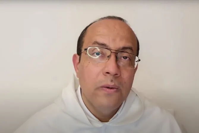 Conocido sacerdote colombiano desmiente falsa sanción de Arzobispo
