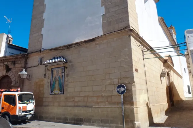 Encapuchados atacan convento en Cádiz con cóctel molotov