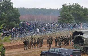 Migrantes en la frontera de Polonia y Bielorrusia. Créditos: Kancelaria Premiera (CC BY-NC-ND 2.0) 