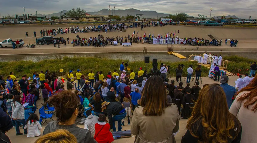 Misa celebrada en la frontera de Estados Unidos y México. Foto: Joe Najera / Diócesis de El Paso.?w=200&h=150