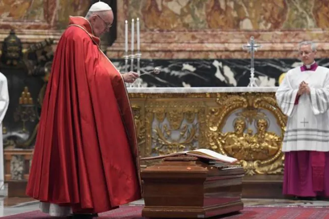 El Papa Francisco y los Cardenales se despiden del Cardenal Grocholewski