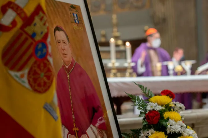 Despiden en Roma al Arzobispo Castrense de España, fallecido por COVID-19