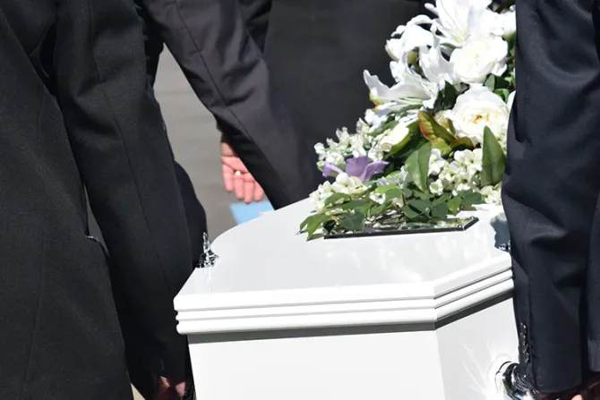 Obispo establece medidas para recuperar sentido litúrgico de los funerales