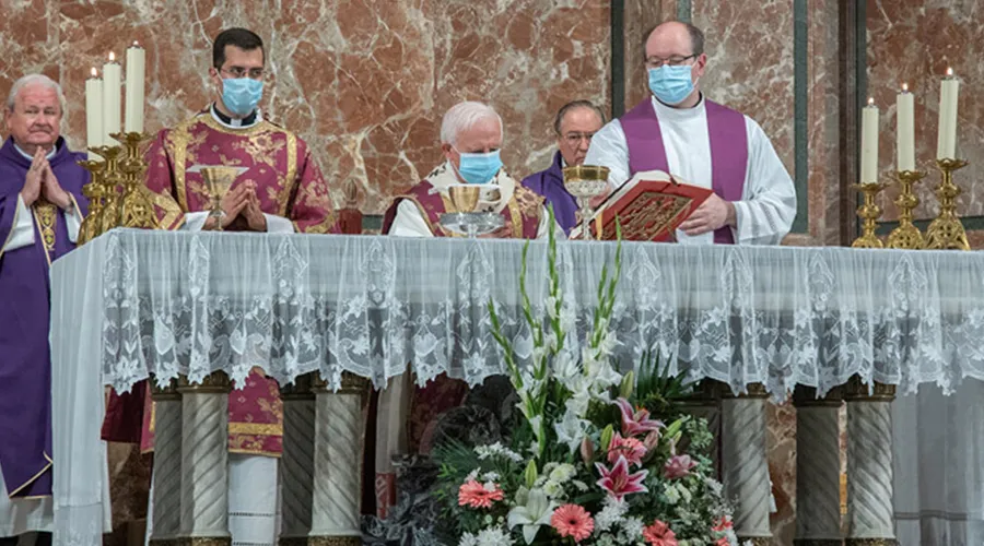 Cardenal Antonio Cañizares, Arzobispo de Valencia (España) celebra funeral por víctimas de COVID. Crédito: Archidiócesis de Valencia / Manolo Guallart