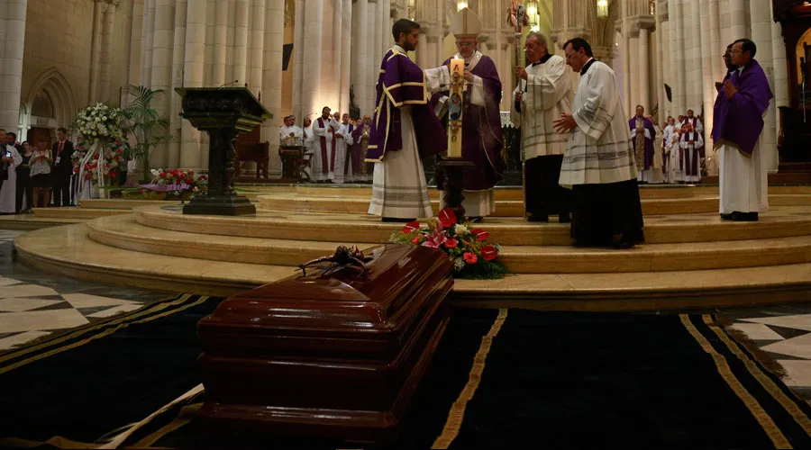 Mons. Carlos Osoro preside el funeral de Carmen Hernández / Foto: Daniel Ibañez (ACI Prensa)?w=200&h=150
