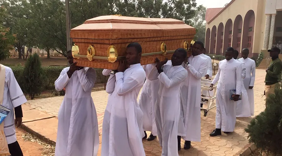 Funeral católico en Nigeria | Crédito: ACN