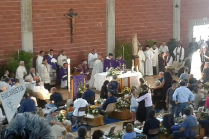 Obispo invita a no perder la fe al celebrar funeral por víctimas del terremoto en Italia