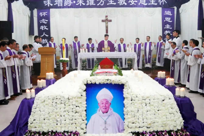 Fallece obispo chino que estuvo 6 años preso y 16 años en campo de trabajo forzoso