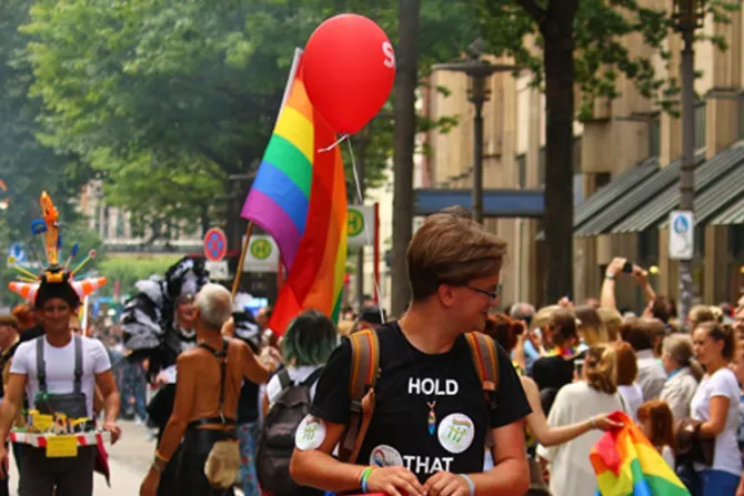 Arzobispo: Respetar a homosexuales no implica aceptar ideología de género
