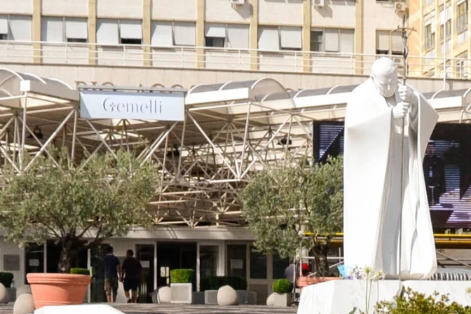 Papa Francisco agradece a médicos del Gemelli por llevar el amor de Cristo a los enfermos